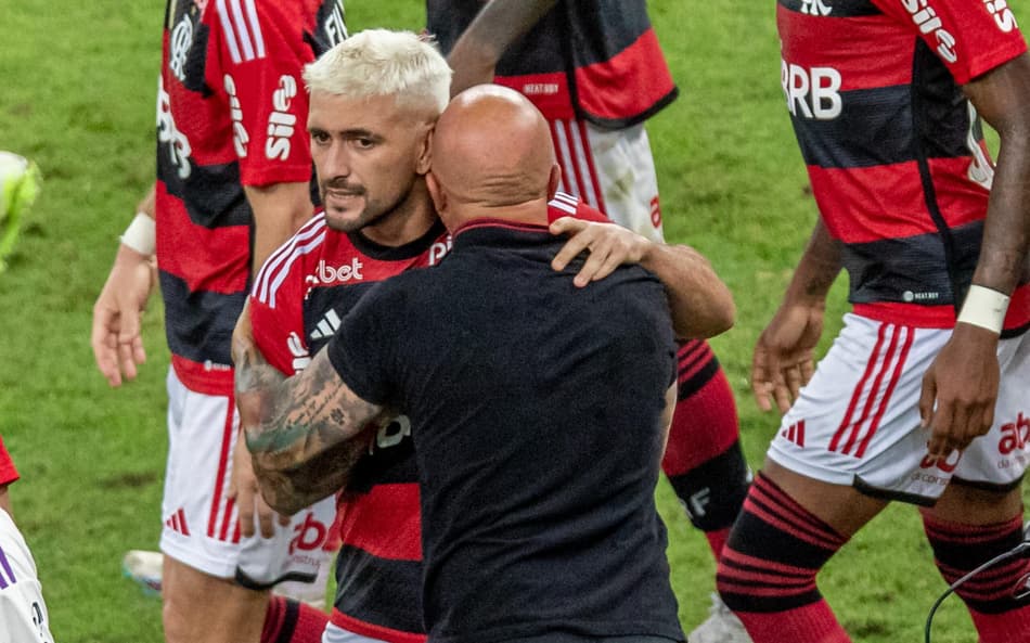 VÍDEO: Em meio à crise, jogadores do Flamengo comemoram gol com Sampaoli