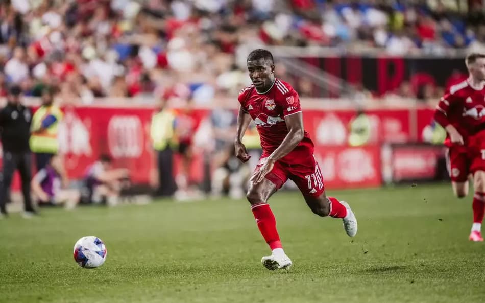 Em boa sequência no NY Red Bulls, dos Estados Unidos, atacante Elias projeta duelo com Messi e Busquets pela MLS