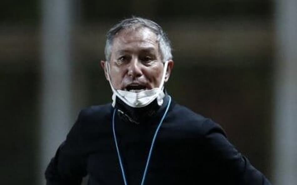 Ex-Santos, Ariel Holan é alvo de denúncia pesada na Argentina