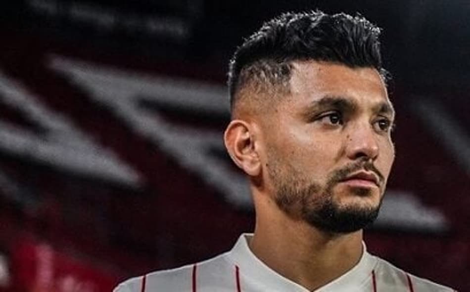 Tecatito não pensa em retorno próximo ao Monterrey