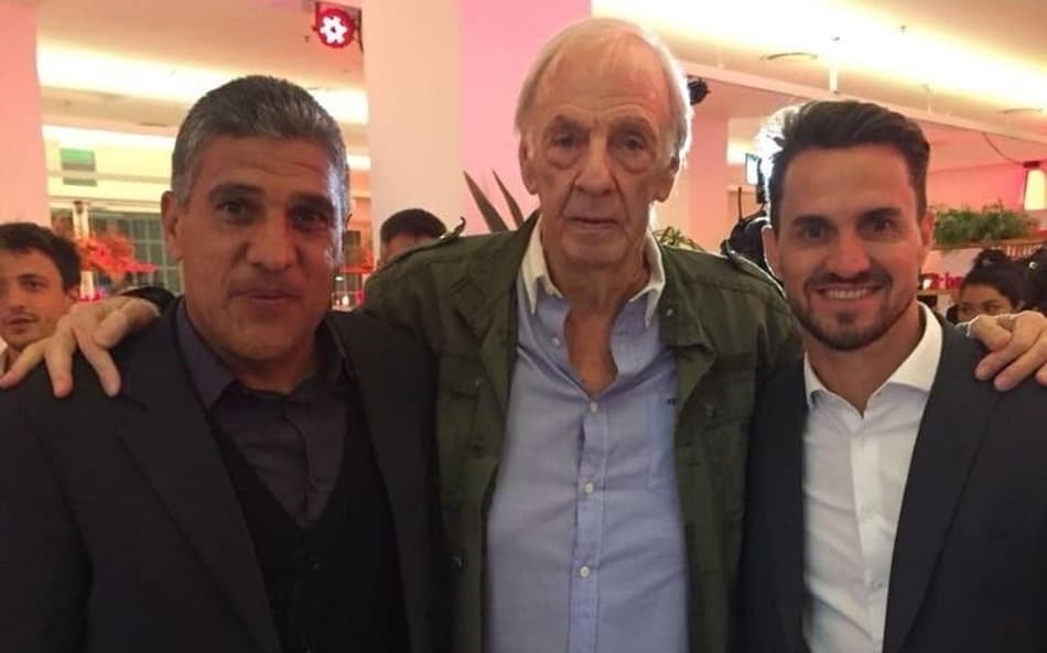 Técnico campeão do mundo com a Argentina, Menotti é internado após acidente