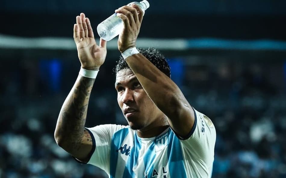 Roger Martínez deve começar no banco em confronto decisivo da Libertadores