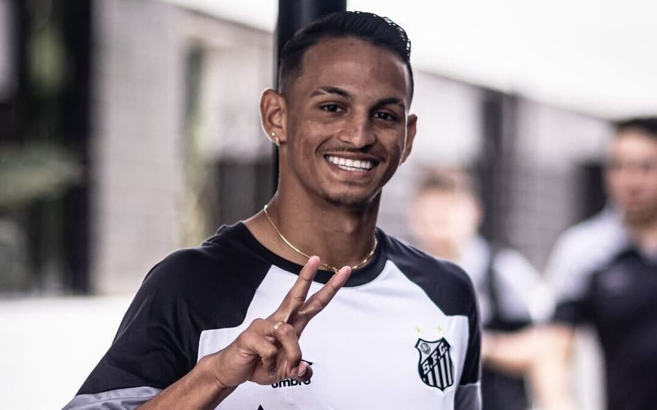 Santos encaminha renovação de joia, e multa supera meio bilhão de reais