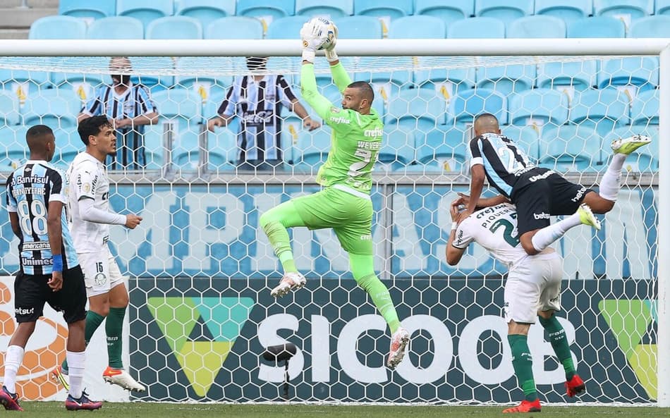 Weverton encara Suárez pela primeira vez e visa manter baliza zero no Palmeiras