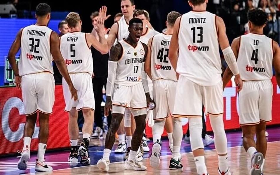 Dennis Schroder discute com técnico da Alemanha. Veja!