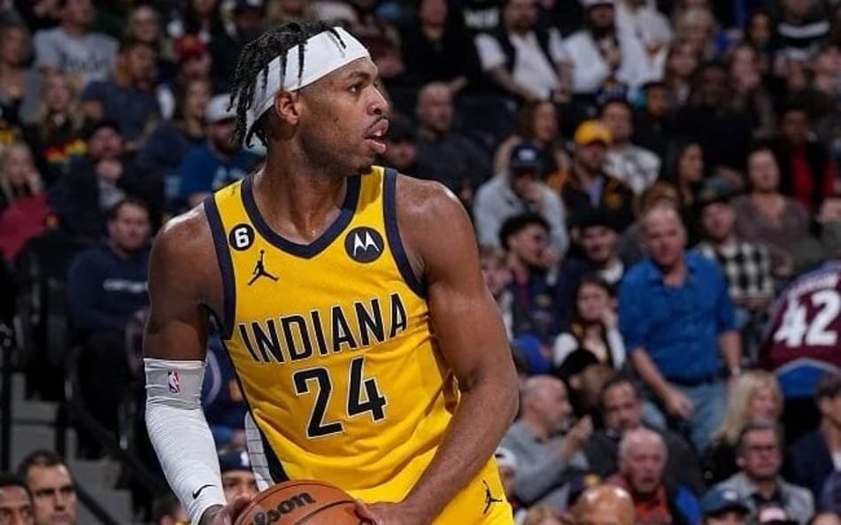 Buddy Hield é apontado como possível reforço do Boston Celtics
