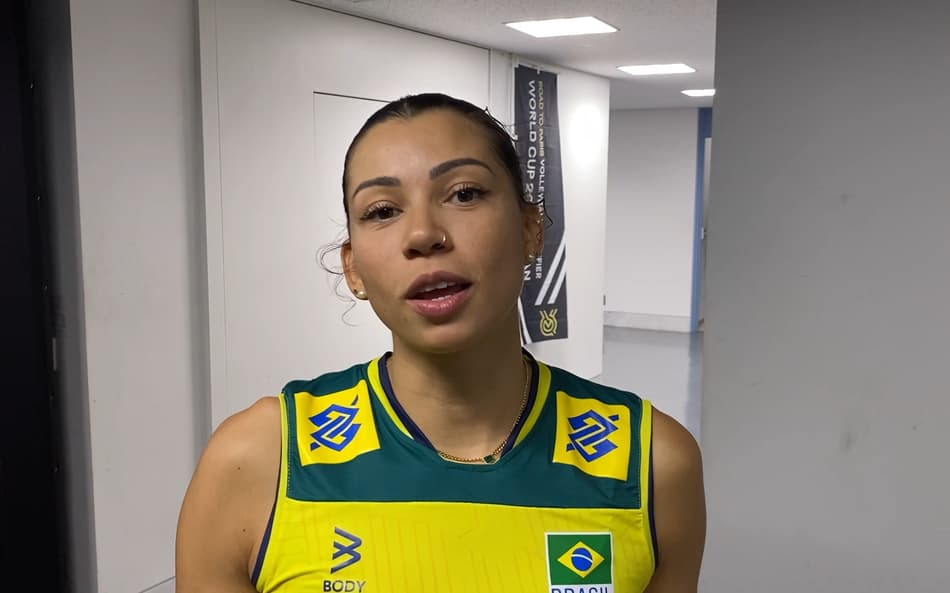 Carol analisa estreia com vitória do Brasil no Pré-Olímpico de Vôlei: ‘Momentos de ansiedade’