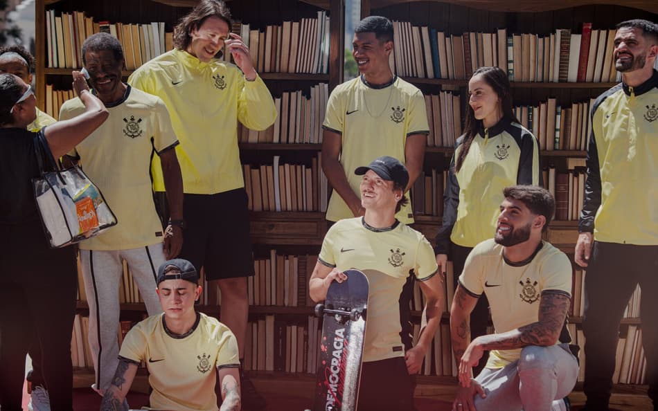 Nova terceira camisa vaza na internet! Relembre outros uniformes alternativos do Corinthians