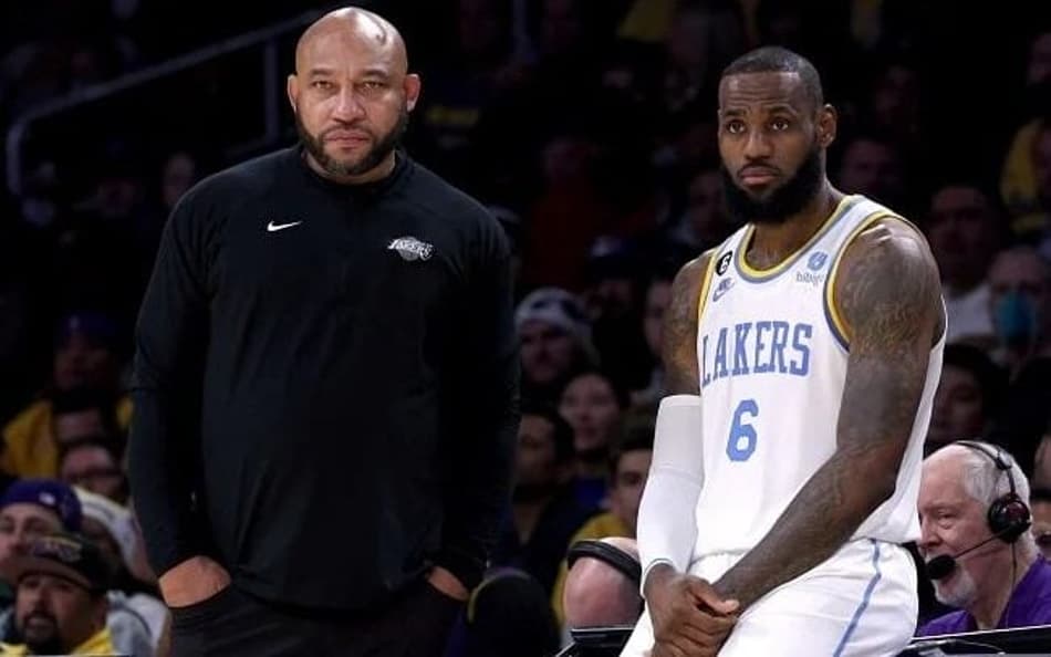 Técnico define armador titular do Lakers para a temporada