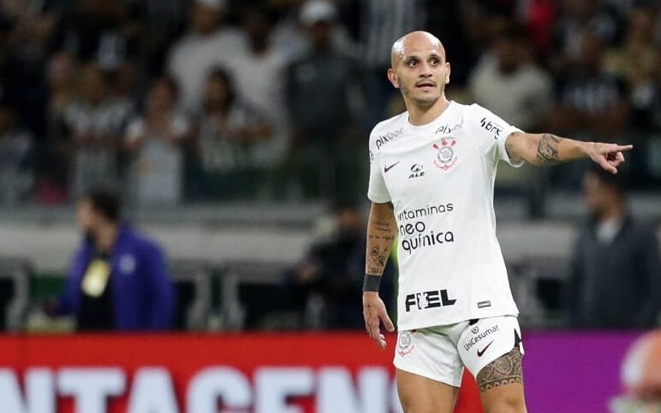 Comentarista chama Corinthians de time ‘morde fofo’ e manda recado para Fábio Santos