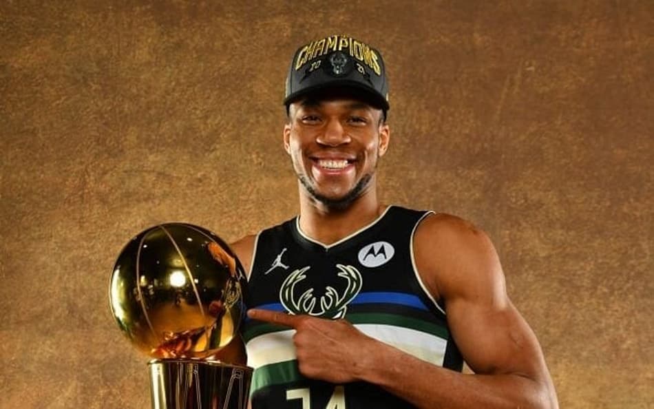 Três opções de trocas para Giannis Antetokounmpo