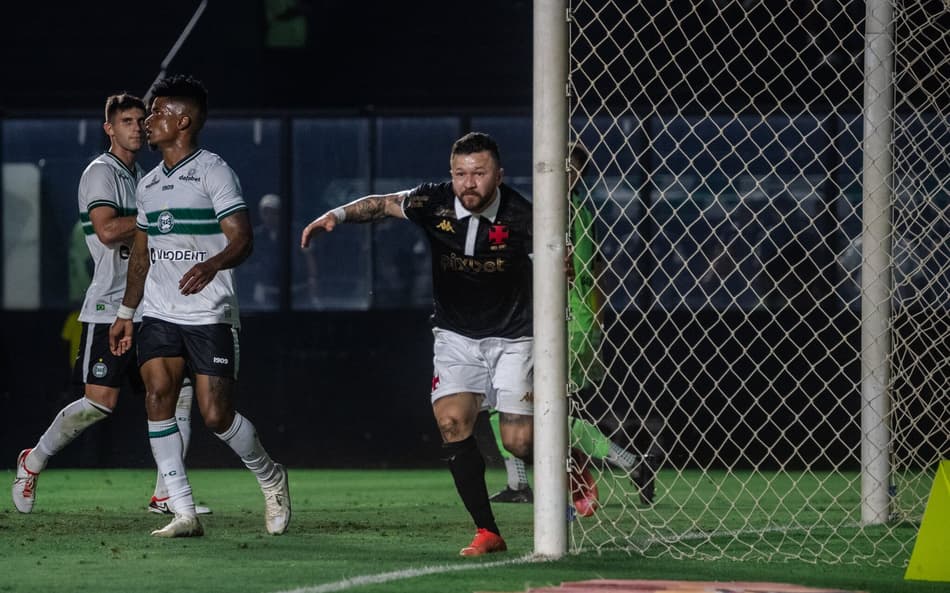 Na força de São Januário lotado, Vasco atropela o Coritiba pelo Brasileirão; veja o resultado