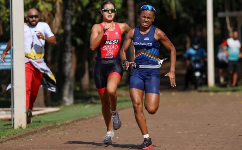 Medalhista nos Jogos da Juventude por São Paulo, jovem de 16 anos projeta futuro no triatlo