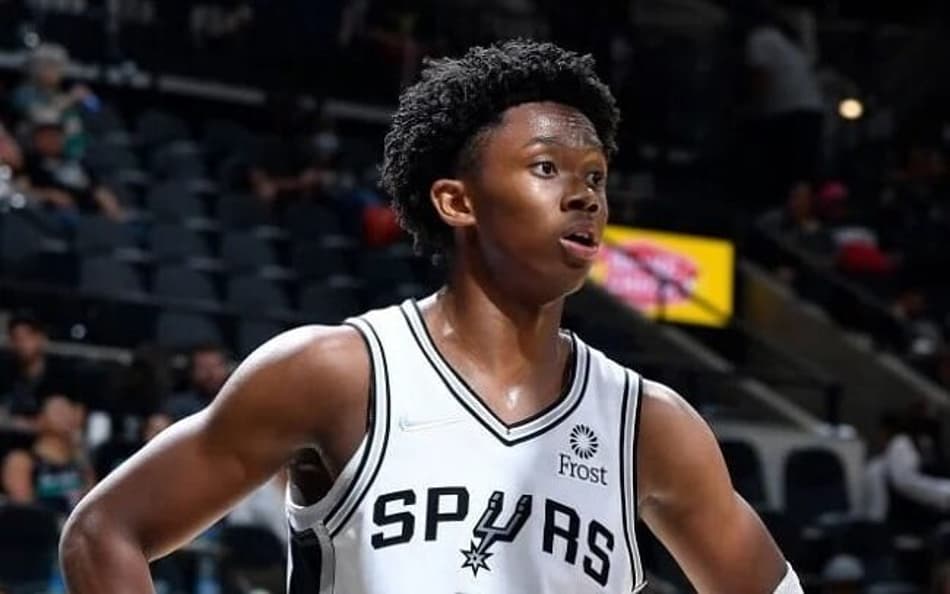 Clippers acerta contrato com jogador suspenso pela NBA