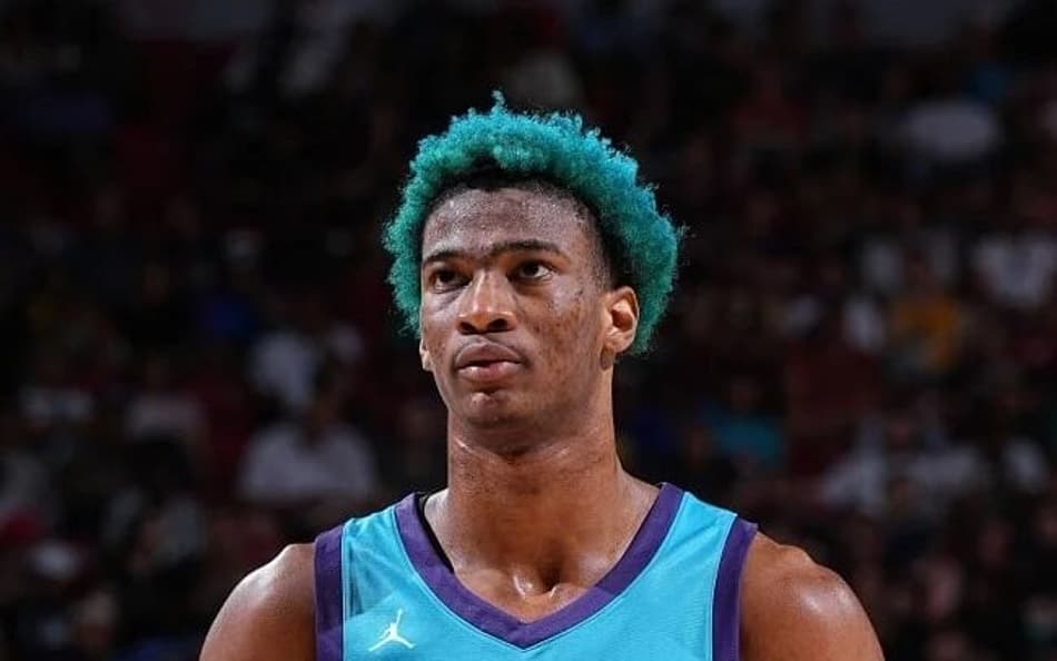Pivô do Hornets posta vídeo polêmico e gera racha no elenco