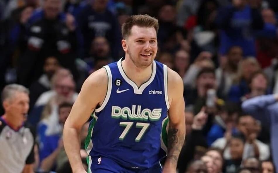 Luka Doncic promove torneio de basquete flutuante
