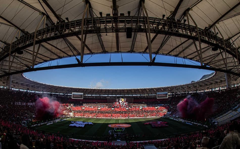 Torcida do Flamengo faz festa histórica em final da Copa do Brasil, mas jogo se encerra com vaias e protestos
