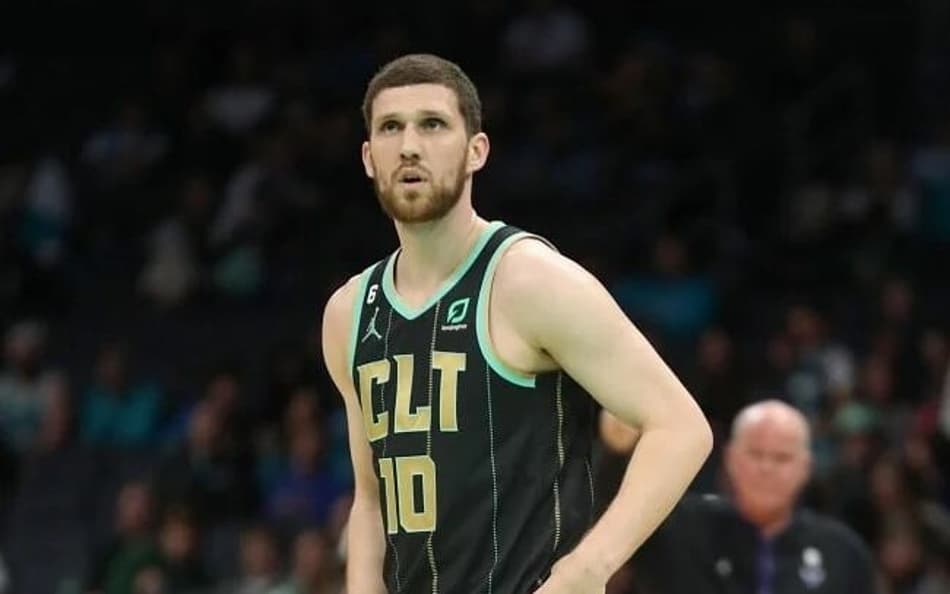 Boston Celtics contrata jogador para a próxima temporada da NBA