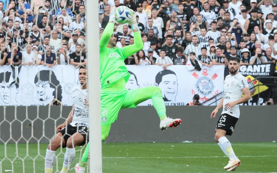 ATUAÇÕES: Weverton faz milagre, e Breno Lopes perde gol inacreditável em clássico entre Palmeiras e Corinthians