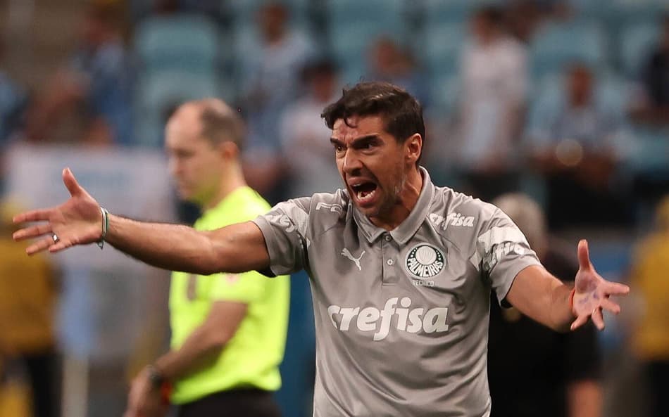 Quantas vezes Abel Ferreira foi suspenso no Palmeiras?