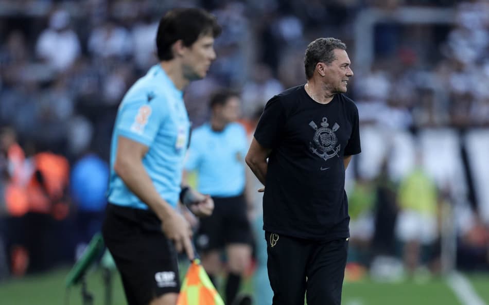 Luxemburgo diz não se sentir pressionado no Corinthians e explica ausência de Renato Augusto contra o Palmeiras