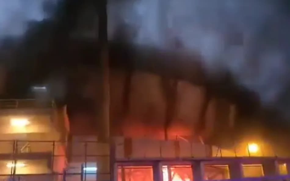 Torcedores ateiam fogo em estádio de adversário após derrota no Campeonato Italiano