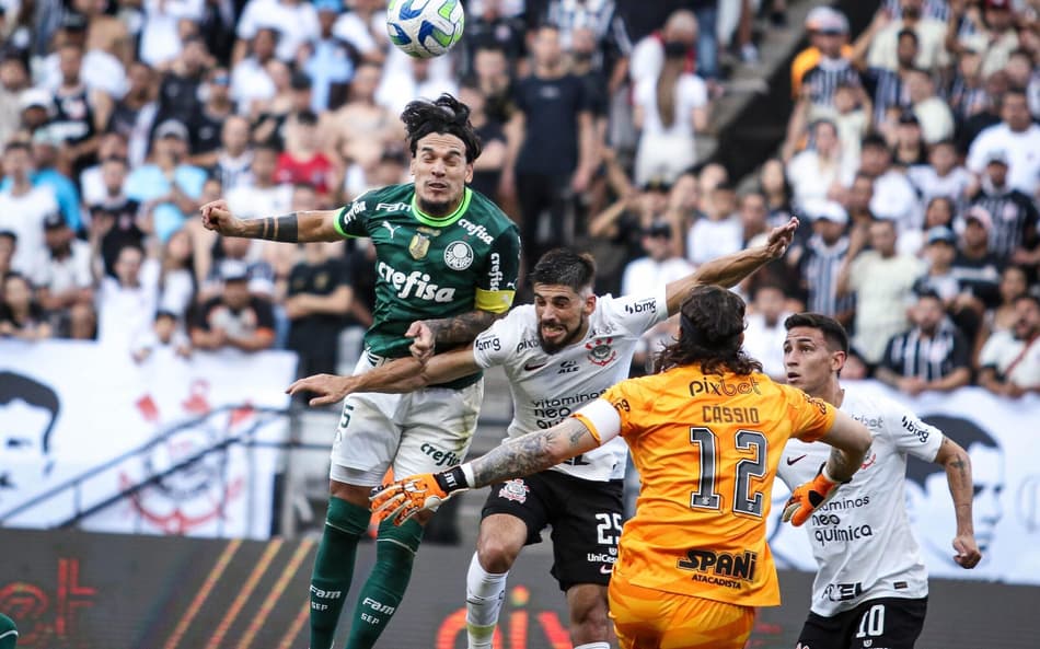 Milagres dos goleiros garantem empate entre Corinthians e Palmeiras pelo Brasileirão