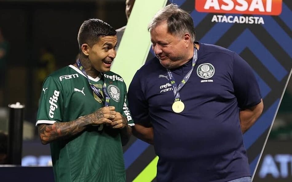 Opinião: ‘Pereyra preferiu Europa, e o Palmeiras preferiu a improvisação’