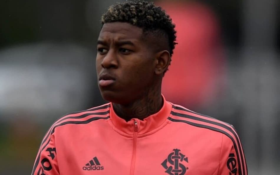 Johnny e Vitão retornam de lesão e reforçam Internacional para a semifinal da Libertadores