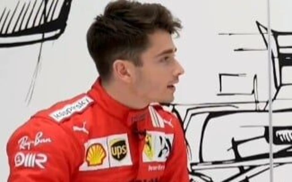 VÍDEO: Carlos Sainz fala todos os seus 17 sobrenomes e deixa Leclerc boquiaberto
