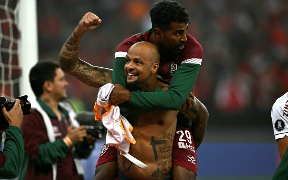 VÍDEO: Felipe Melo celebra a classificação do Fluminense e desabafa: ‘Cambada de abutre’