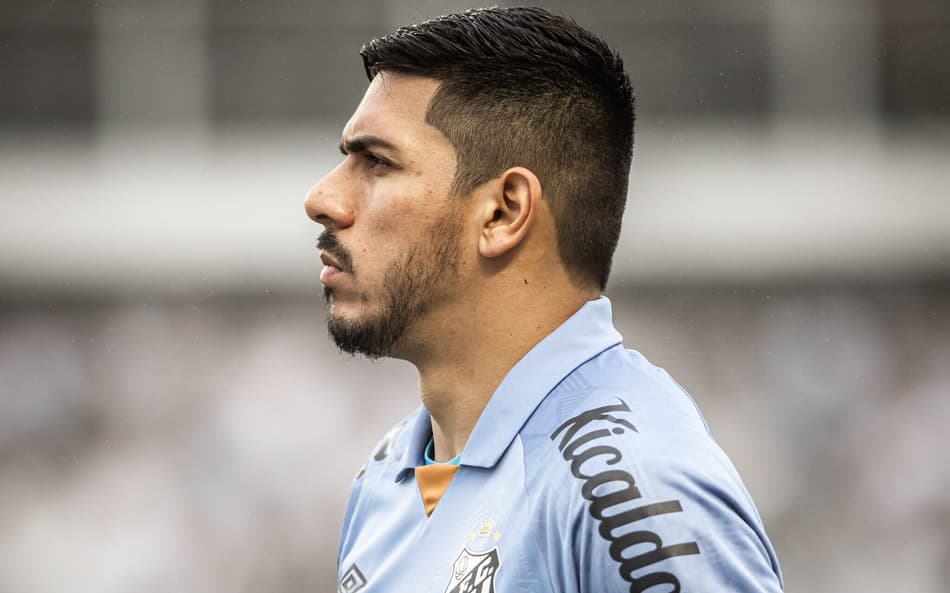 Técnico do Santos encontra solução após João Paulo ‘sentir peso’ da braçadeira de capitão