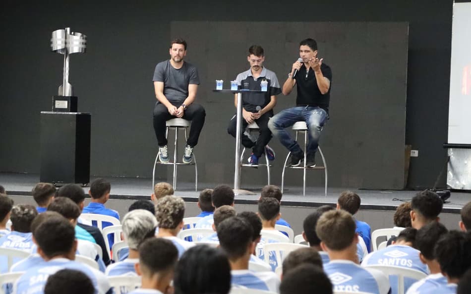 Santos recorre a ídolos para mudar a mentalidade do clube