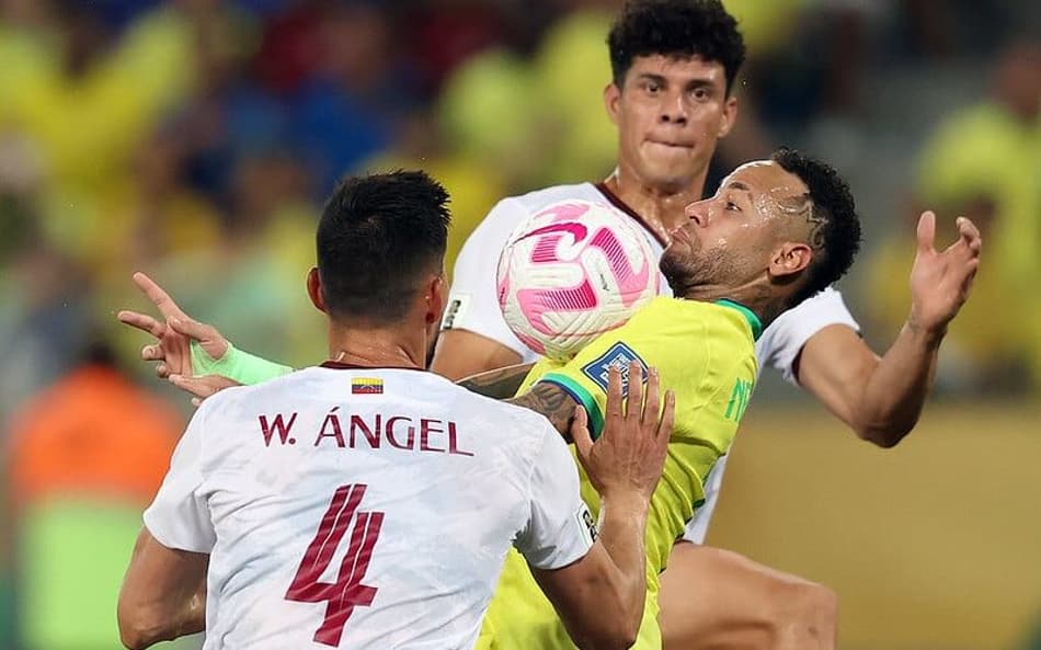 Mancando, Neymar critica torcedor que arremessou um saco de pipoca contra ele após empate entre Brasil e Venezuela