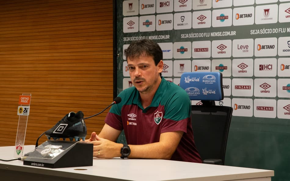 AO VIVO! Fernando Diniz fala em entrevista coletiva após vitória do Fluminense sobre o Goiás