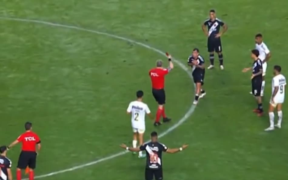 Santos x Vasco: jornalista detona critério de Daronco em confusão e vê postura ‘infantil’ de Soteldo