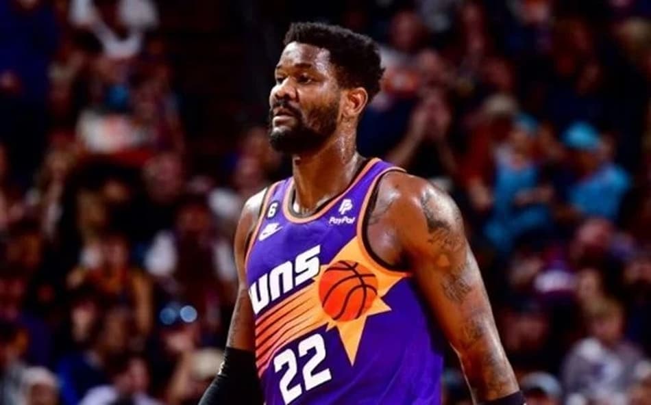 dono Suns troca Ayton