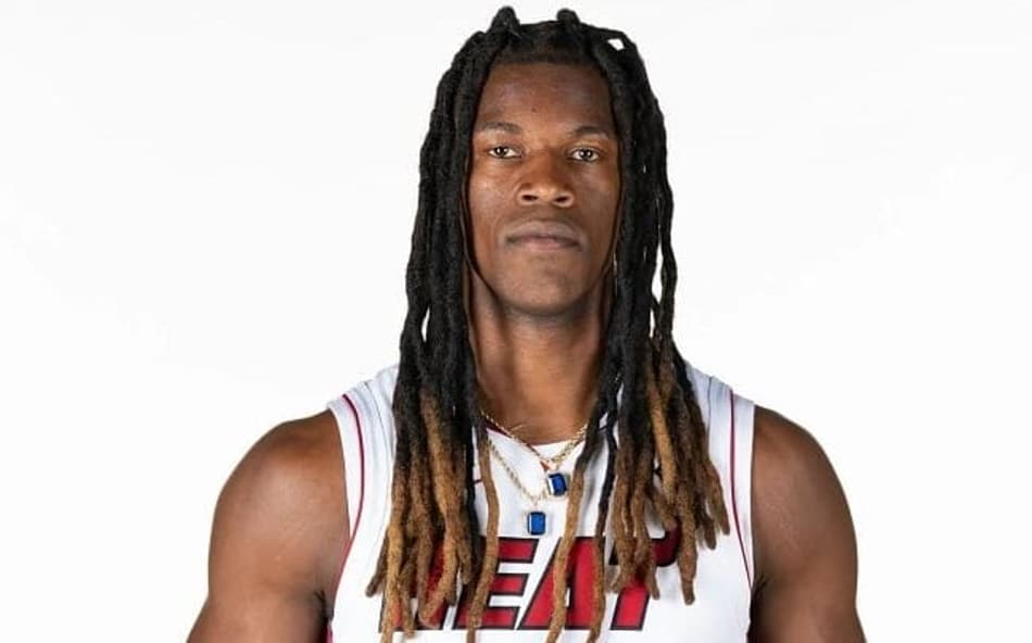 Jimmy Butler apronta de novo e aparece diferente no Miami Heat