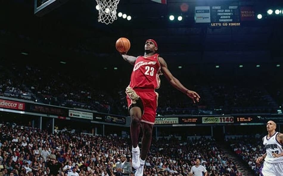 Há 20 anos, LeBron James fazia seu primeiro jogo na NBA
