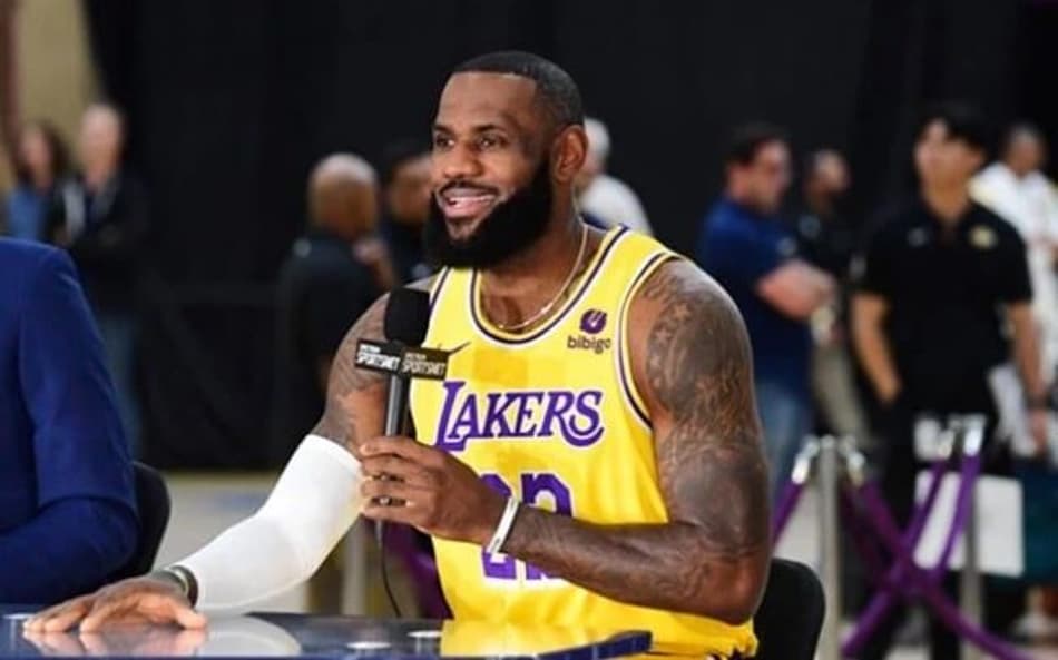 LeBron James reage ao saber que é o jogador mais velho da NBA