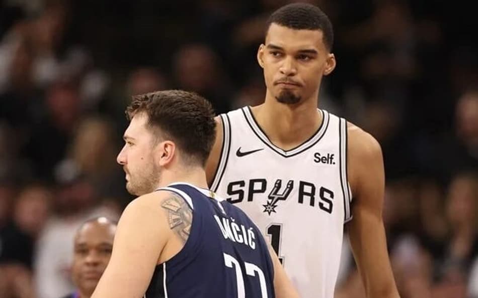 Luka Doncic faz triplo-duplo e frustra estreia de Victor Wembanyama