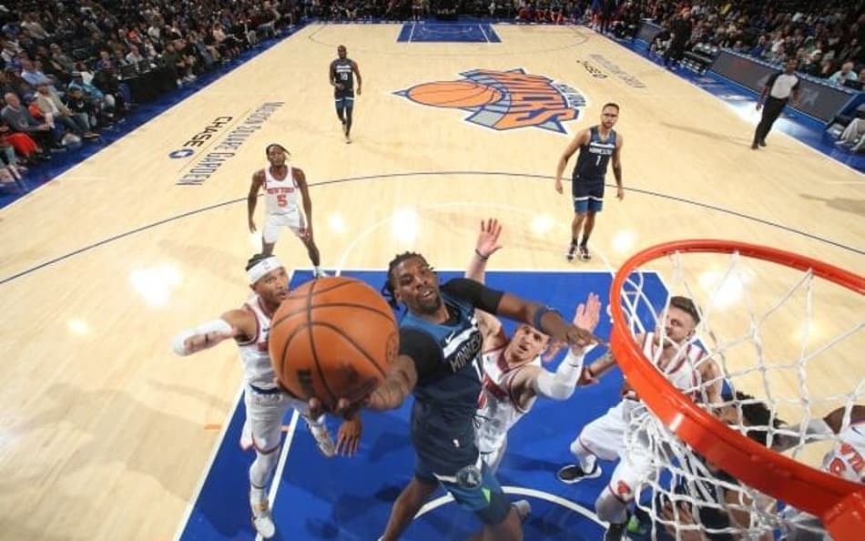 “Pedindo passagem”, Naz Reid lidera Timberwolves em vitória sobre Knicks
