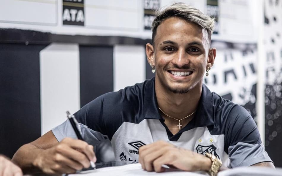 Santos confirma renovação do contrato de Weslley Patati