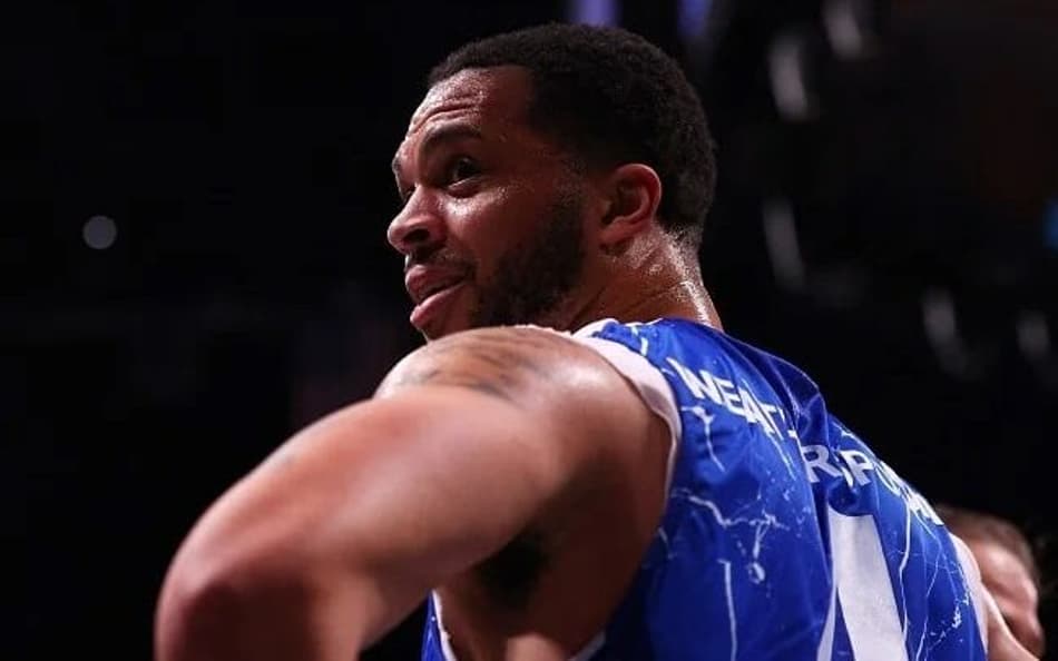 Lakers surpreende e fecha contrato com colega de Bruno Caboclo