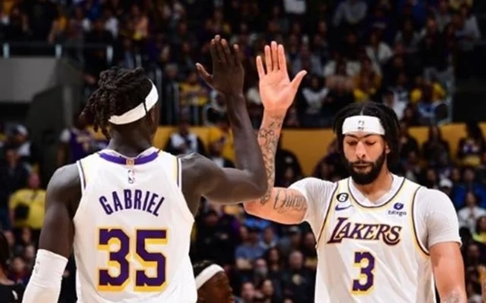 Ex-jogador do Lakers assina contrato com Celtics