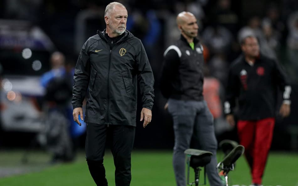 Mano não fica satisfeito com resultado contra o Flamengo e diz que não se fala em rebaixamento no Corinthians