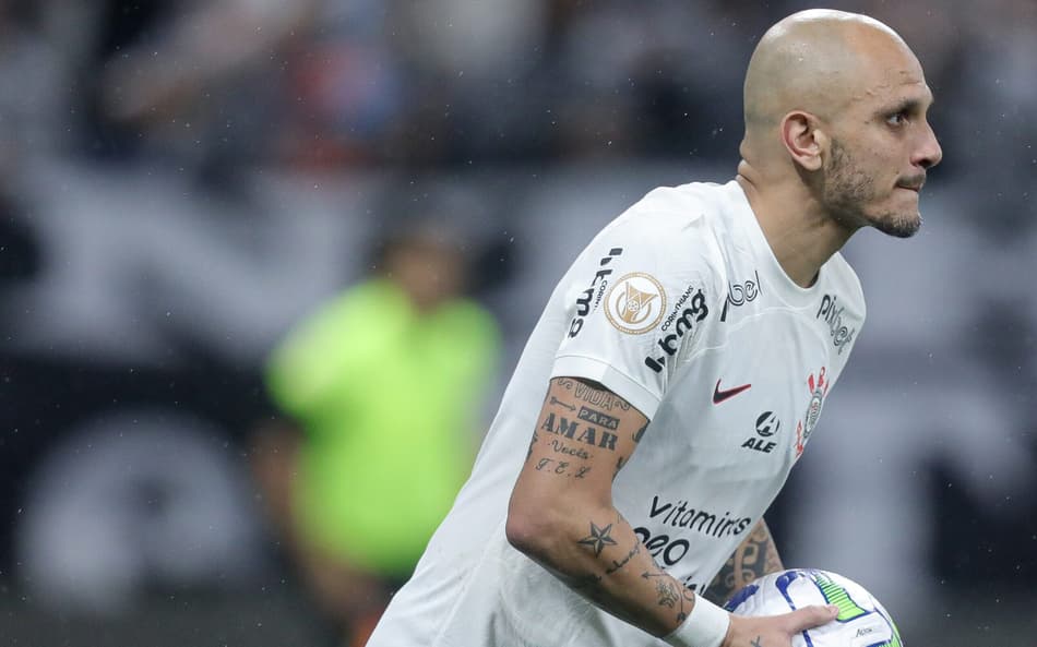 Fábio Santos não confirma aposentadoria mesmo após declaração durante eliminação do Corinthians na Sul-Americana