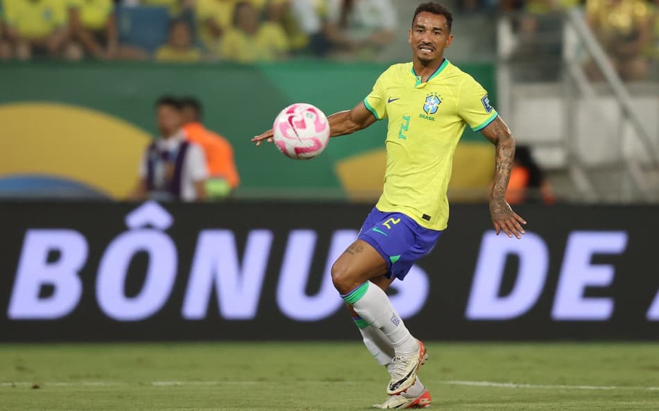 Danilo confirma desfalque para a Seleção Brasileira contra o Uruguai: ‘Não dá não’