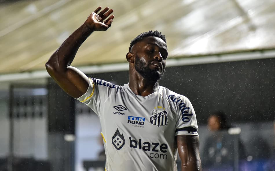 Mendoza discute com torcedor do Santos após 7 a 1: ‘Cala a boca’