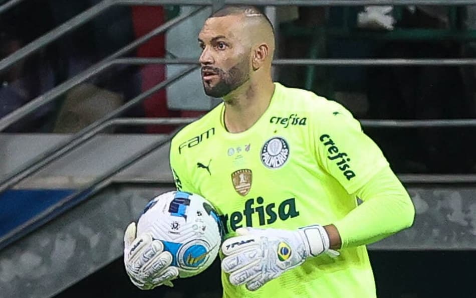 Torcedores do Palmeiras detonam Weverton em gol de Hulk: ‘Não dá mais’